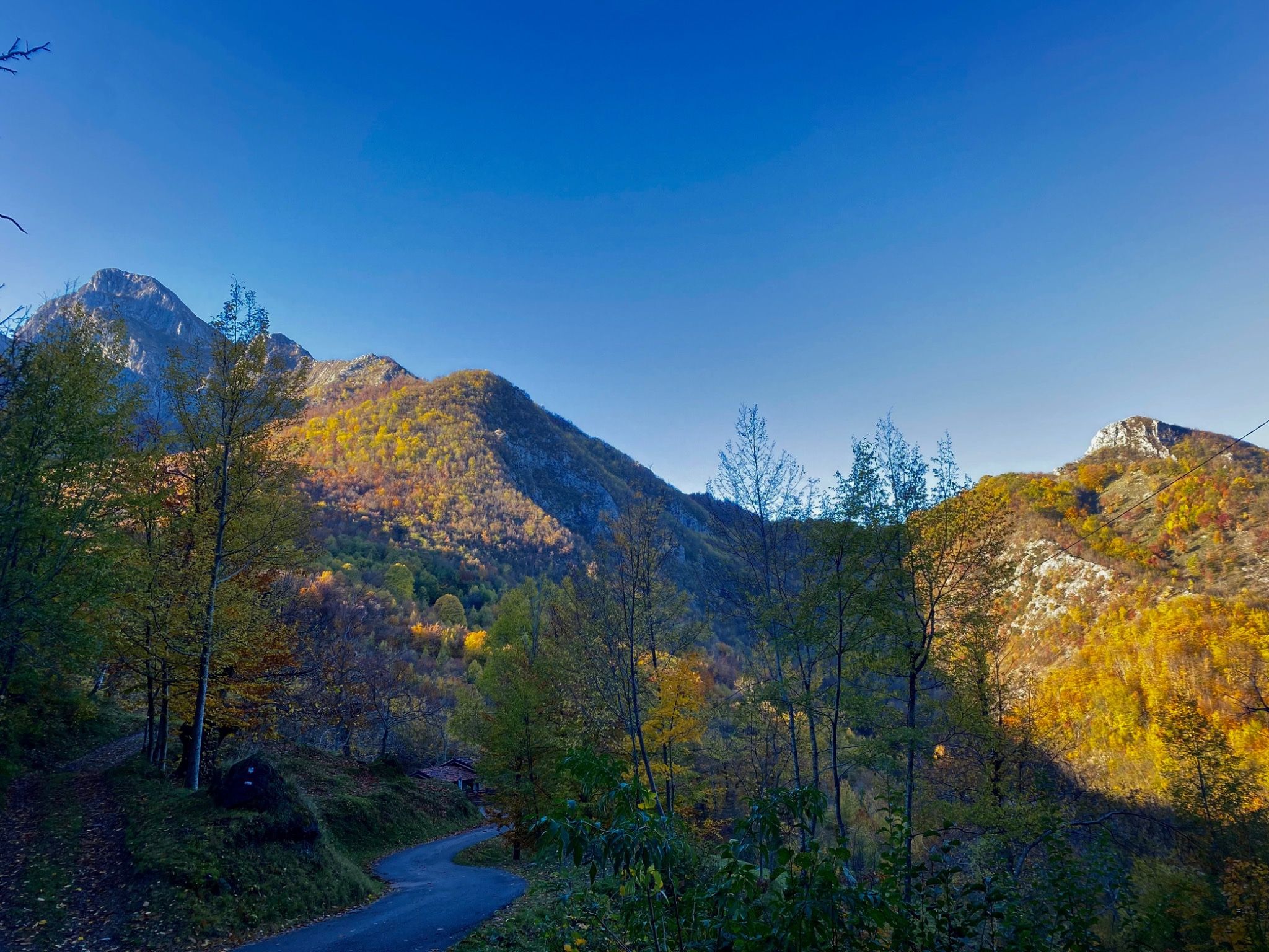 Autumn landscape of the Apuan Alps near Alpe di Sant’Antonio